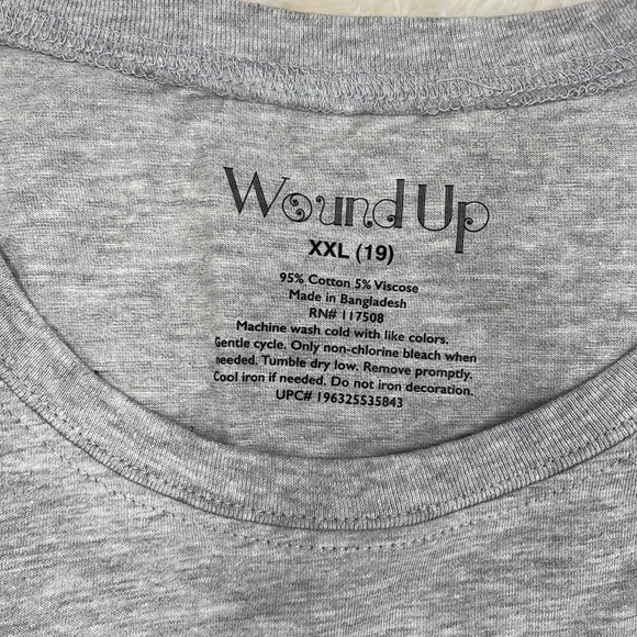 WOUND UP Bundle of TWO (2) Juniors Graphic Tees - Picture 7 of 9